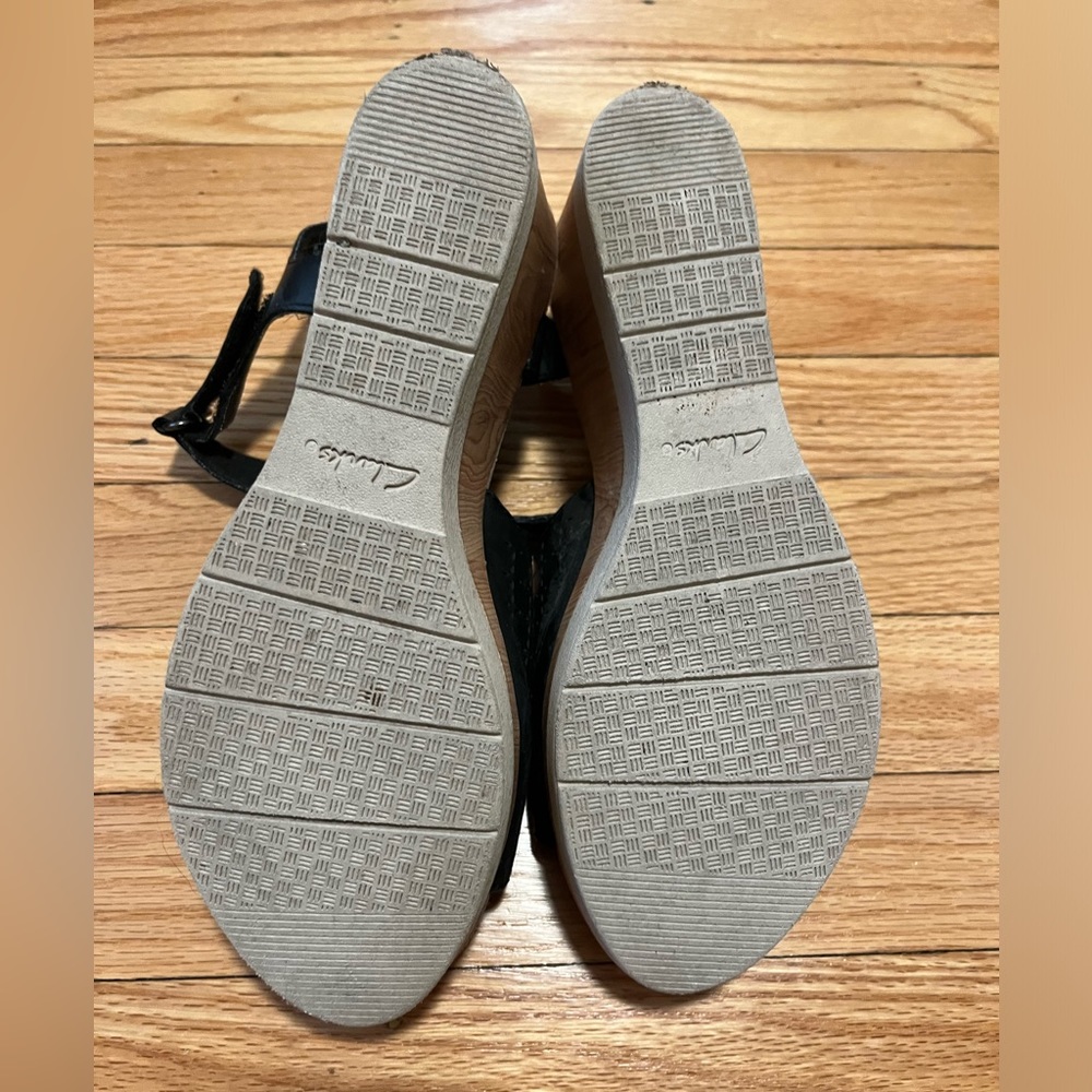 Ultimate Comfort Collection by Clarks Black Wedge Sandals Size 8.5 - Picture 3 of 8